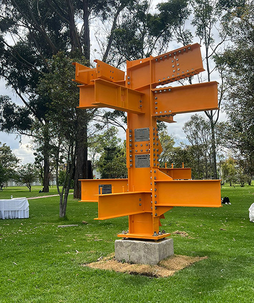 Escultura árbol de conexiones